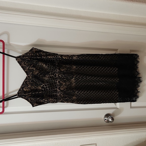 Lulu’s nude w/ black lace cocktail dress - Picture 4 of 6